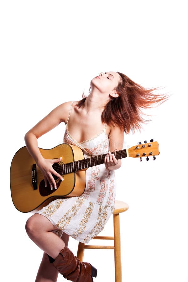 Bella donna con la chitarra immagini stock libere da diritti