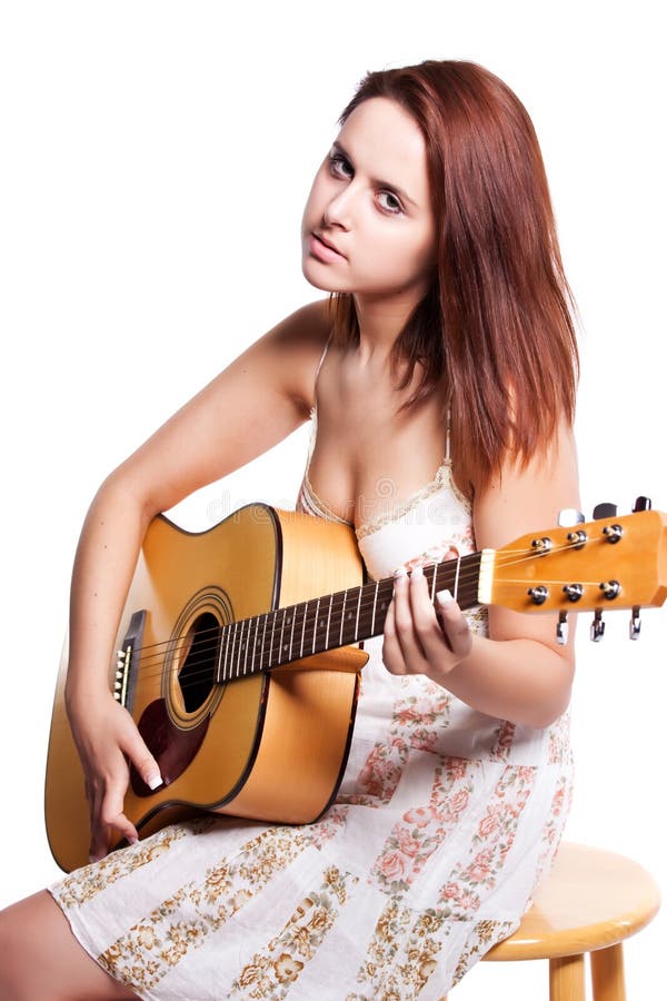 Bella donna con la chitarra immagine stock