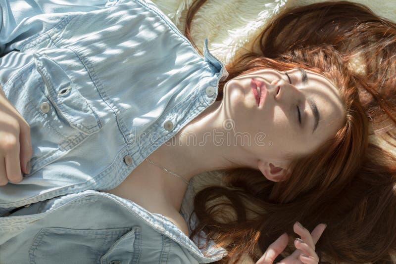 bella donna sensuale fotografie stock libere da diritti bella donna sensuale fotografie stock libere da diritti