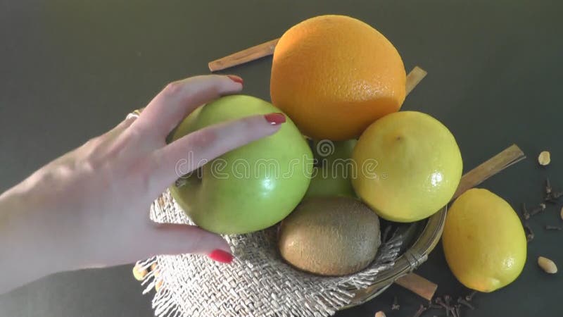 Bella frutta del piatto, alimento sano