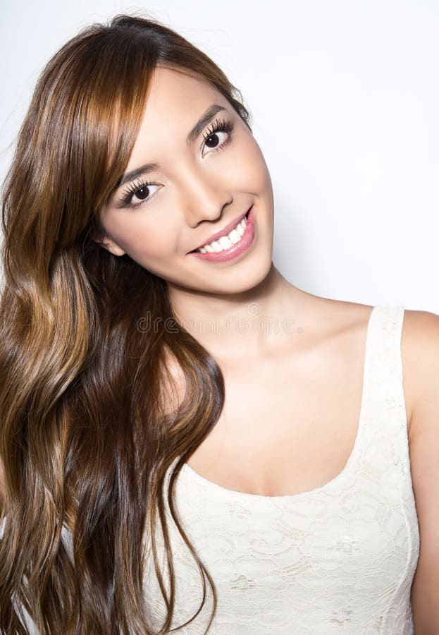 Bella giovane donna asiatica con pelle perfetta fotografia stock libera da diritti