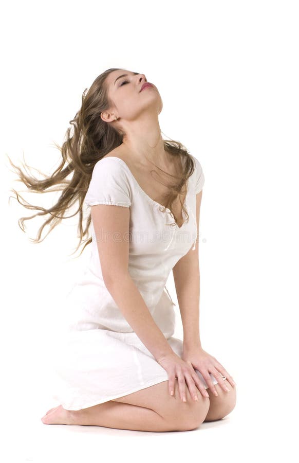 Bella giovane donna dai capelli lunghi del ritratto fotografia stock libera da diritti Bella giovane donna dai capelli lunghi del ritratto fotografia stock libera da diritti