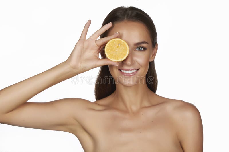 Bella giovane donna sexy con pelle sana perfetta e Br lungo immagini stock Bella giovane donna sexy con pelle sana perfetta e Br lungo immagini stock