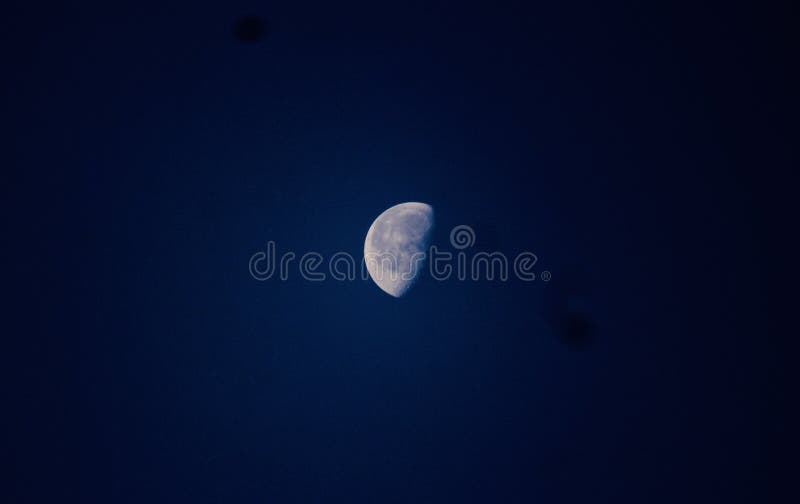 Bella luna nel cielo fotografia stock libera da diritti Bella luna nel cielo fotografia stock libera da diritti