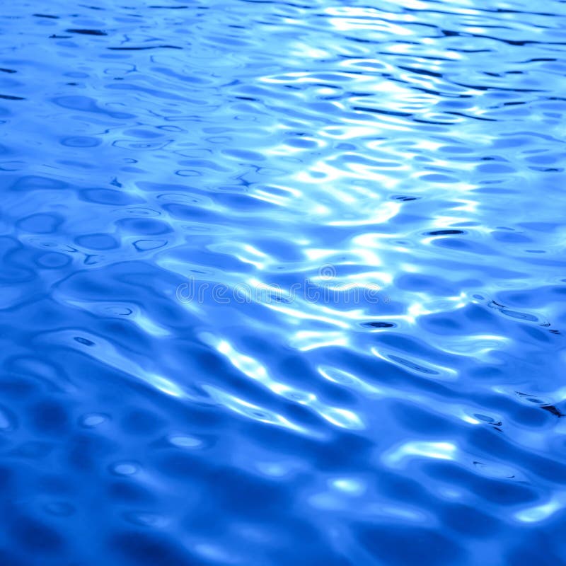 Bella onda blu sull'acqua della pelle come struttura del fondo del fiume fotografia stock Bella onda blu sull'acqua della pelle come struttura del fondo del fiume fotografia stock