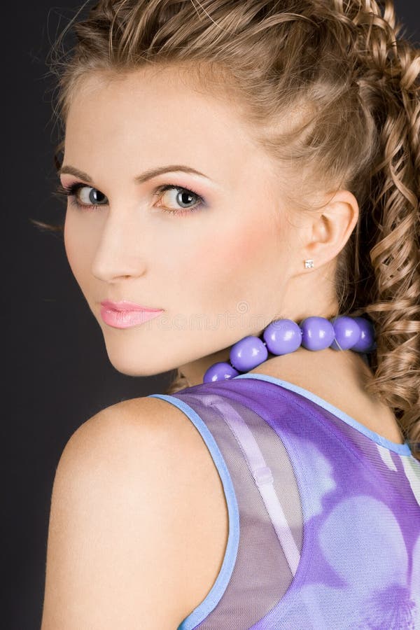 Download Bella ragazza immagine stock. Immagine di elegante, signora - 7317615
