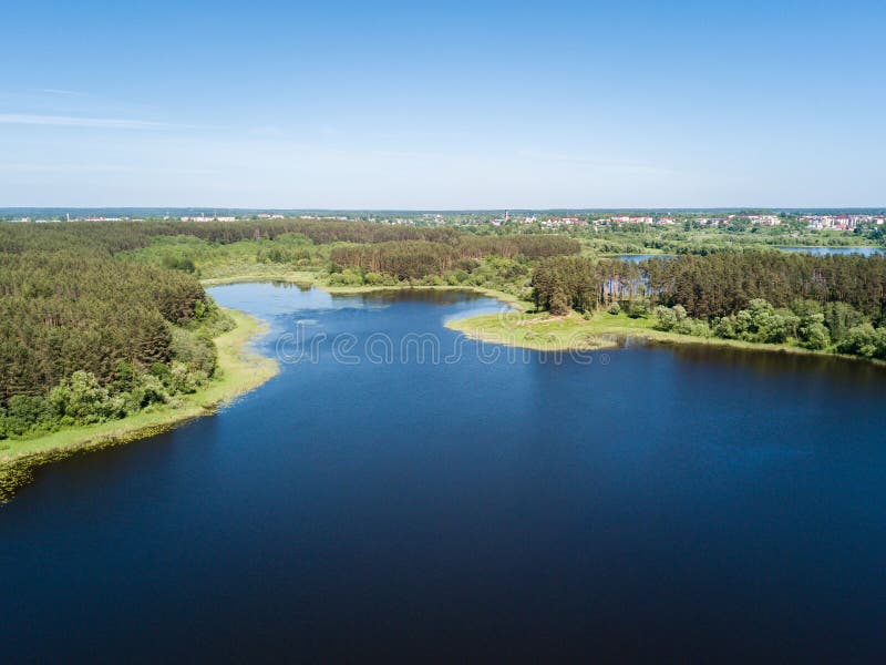 Bella vista aerea del distretto della foresta e del lago La Bielorussia è Th immagini stock Bella vista aerea del distretto della foresta e del lago La Bielorussia è Th immagini stock