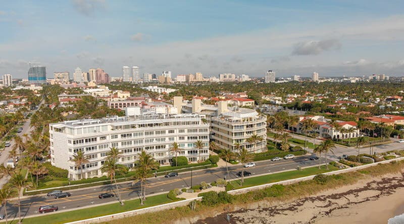 Bella vista aerea della linea costiera del Palm Beach, Florida fotografia stock Bella vista aerea della linea costiera del Palm Beach, Florida fotografia stock