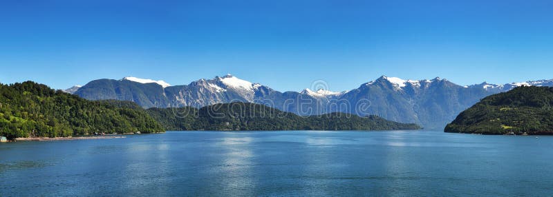 Bella vista panoramica dei fiordi cileni