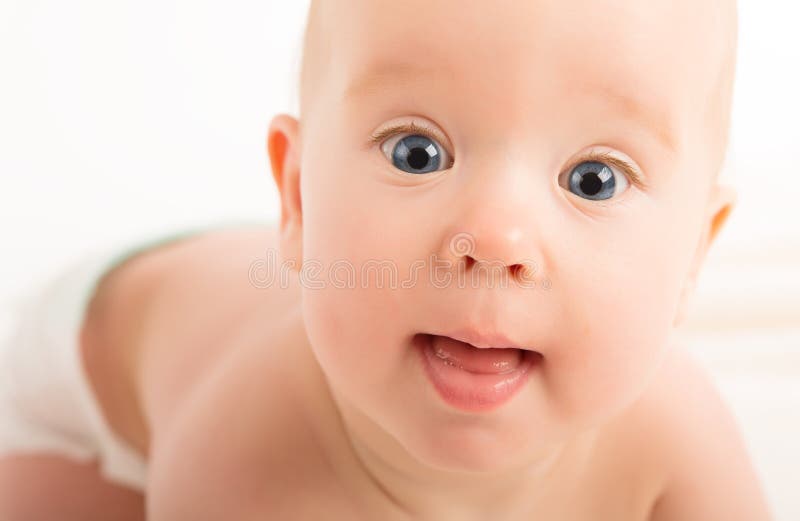 Belle chéri heureuse avec des yeux bleus photos stock Belle chéri heureuse avec des yeux bleus photos stock