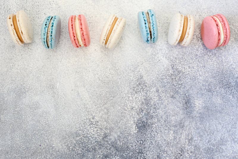 Belle composition avec les biscuits color?s de macaron photo stock Belle composition avec les biscuits color?s de macaron photo stock