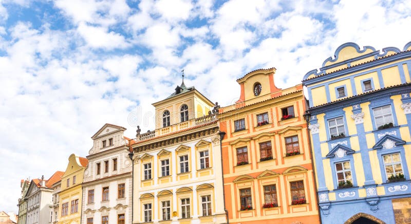 Belle costruzioni e case variopinte a vecchia Praga fotografie stock Belle costruzioni e case variopinte a vecchia Praga fotografie stock