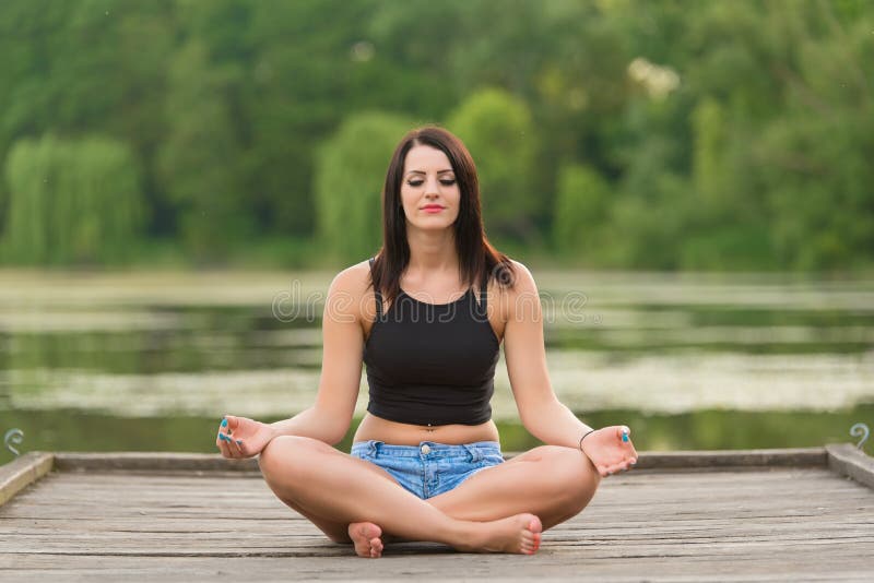 Belle Femme Dans La Nature Image Stock Image Du Bleu 121925825