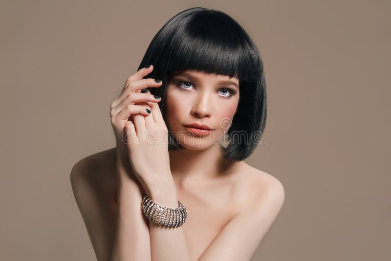 Belle femme nue en bijoux photo stock Belle femme nue en bijoux photo stock