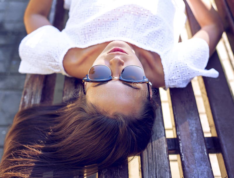 Belle fille de brune photo stock Belle fille de brune photo stock
