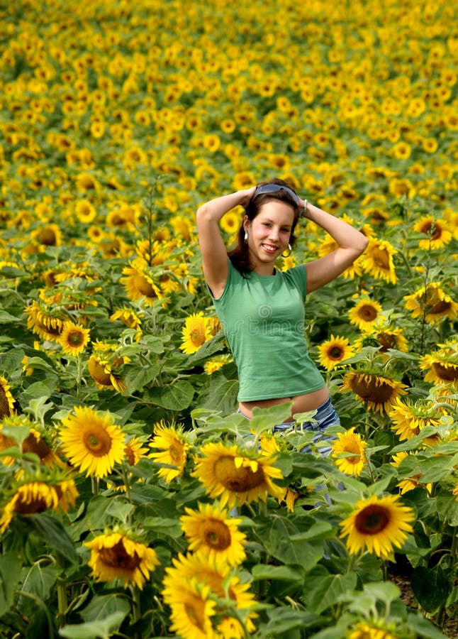 BELLE FILLE DE TOURNESOL image libre de droits