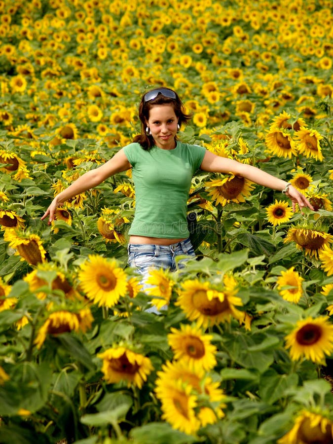 BELLE FILLE DE TOURNESOL photos stock