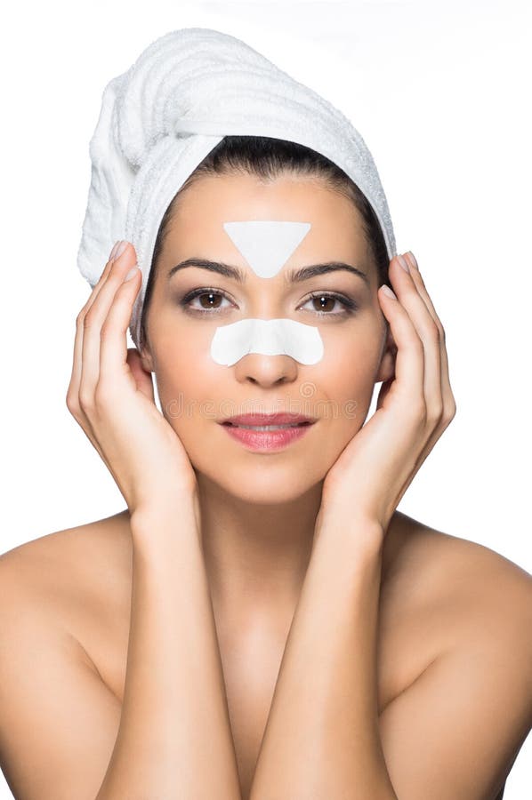 Belle Fille Qui Retire les Points Noirs photo stock