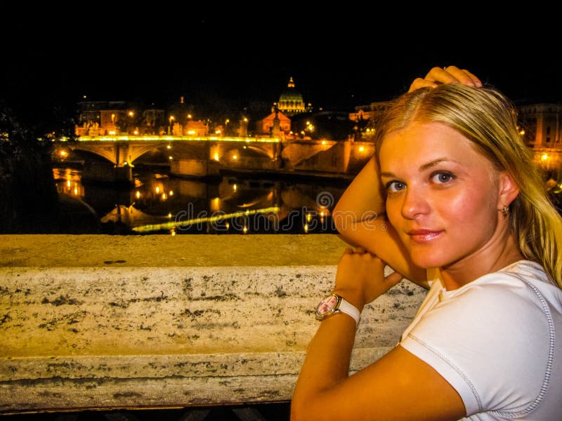 Belle fille à Rome photographie stock Belle fille à Rome photographie stock