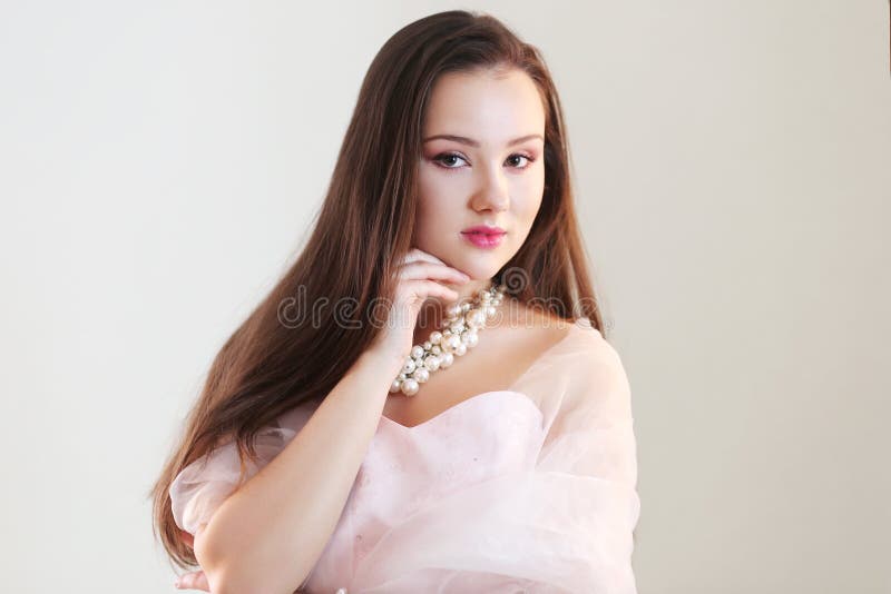 Belle jeune brune images stock Belle jeune brune images stock