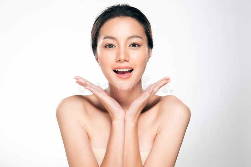 Belle jeune femme asiatique avec la peau fra?che propre photo libre de droits Belle jeune femme asiatique avec la peau fra?che propre photo libre de droits
