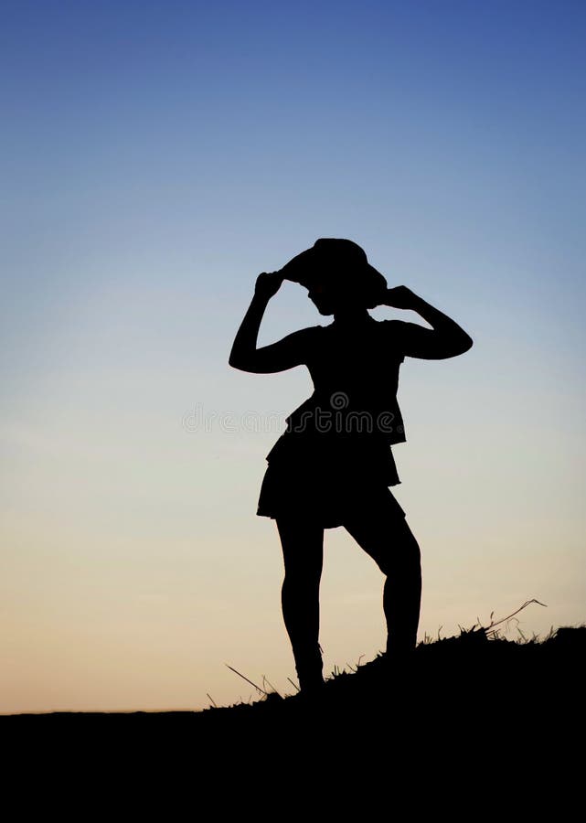 Belle jeune silhouette heureuse de cow-girl image stock Belle jeune silhouette heureuse de cow-girl image stock