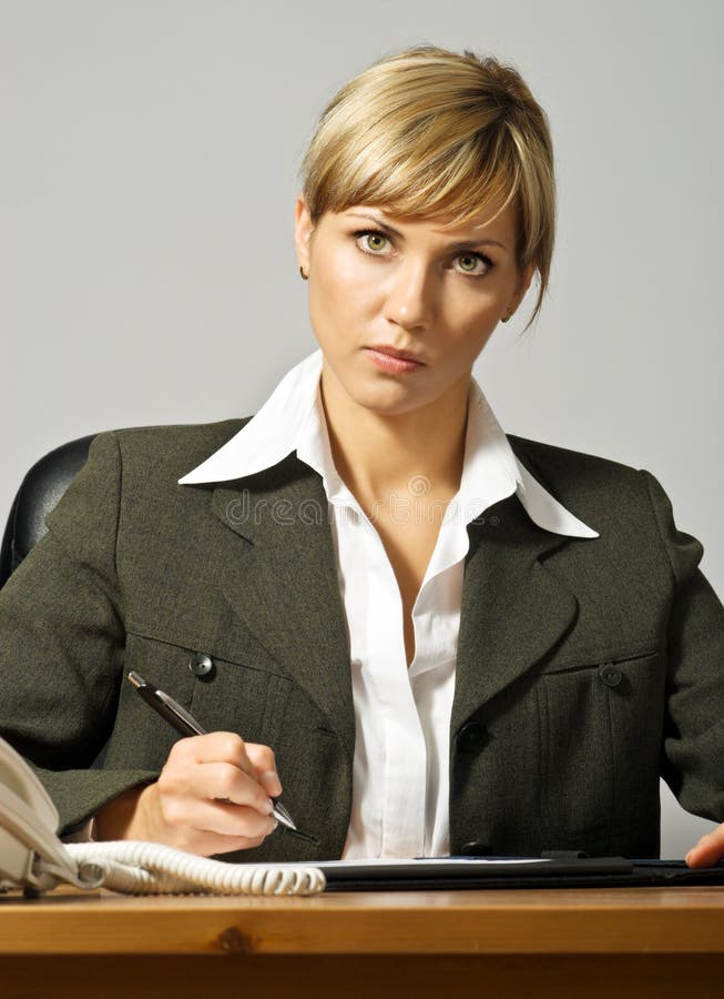 Belle Femme d'Affaires qui Écrit images stock