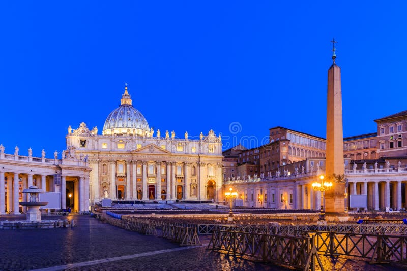 Belle vecchie finestre a Roma (Italia) fotografie stock Belle vecchie finestre a Roma (Italia) fotografie stock