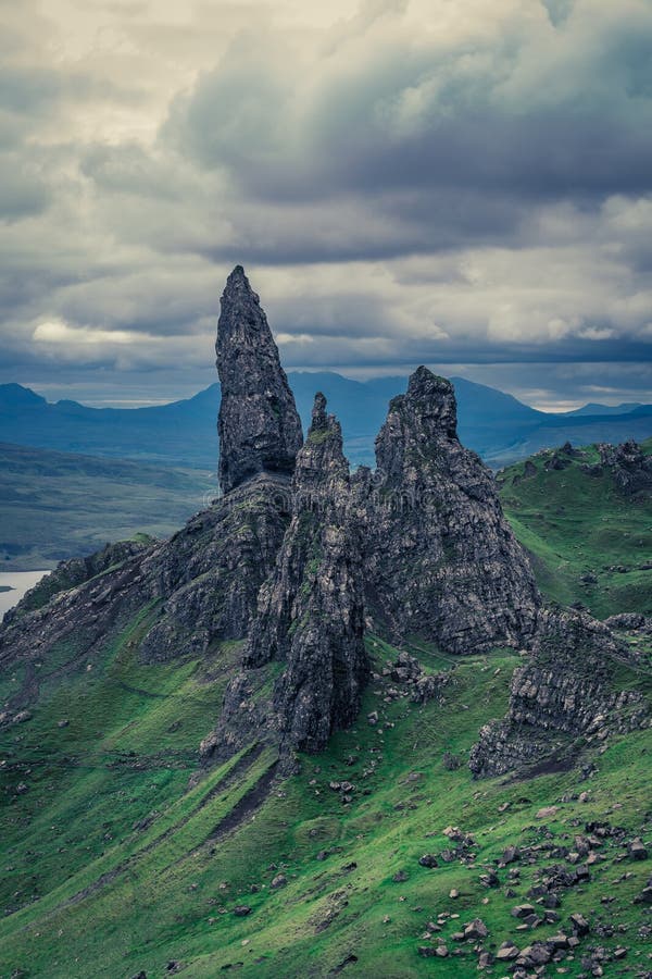 Belle vue au vieil homme de Storr en île de Skye, Ecosse photographie stock Belle vue au vieil homme de Storr en île de Skye, Ecosse photographie stock