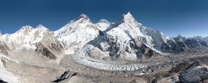 Belle vue du mont Everest, de Lhotse et de Nuptse