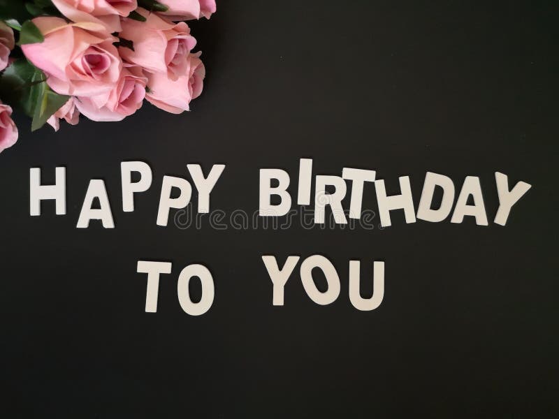 Belles Fleurs De Roses D Un Bouquet Avec Des Souhaits De Joyeux Anniversaire Avec Le Fond Noir Pour Des Copies Photo Stock Image Du Fleurs Anniversaire Belles Fleurs De Roses D Un Bouquet Avec Des Souhaits De Joyeux Anniversaire Avec Le Fond Noir Pour Des Copies Photo Stock Image Du Fleurs Anniversaire