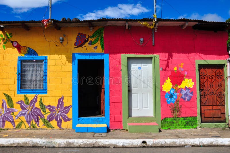 Belles maisons colorées d'Apaneca, Salvador