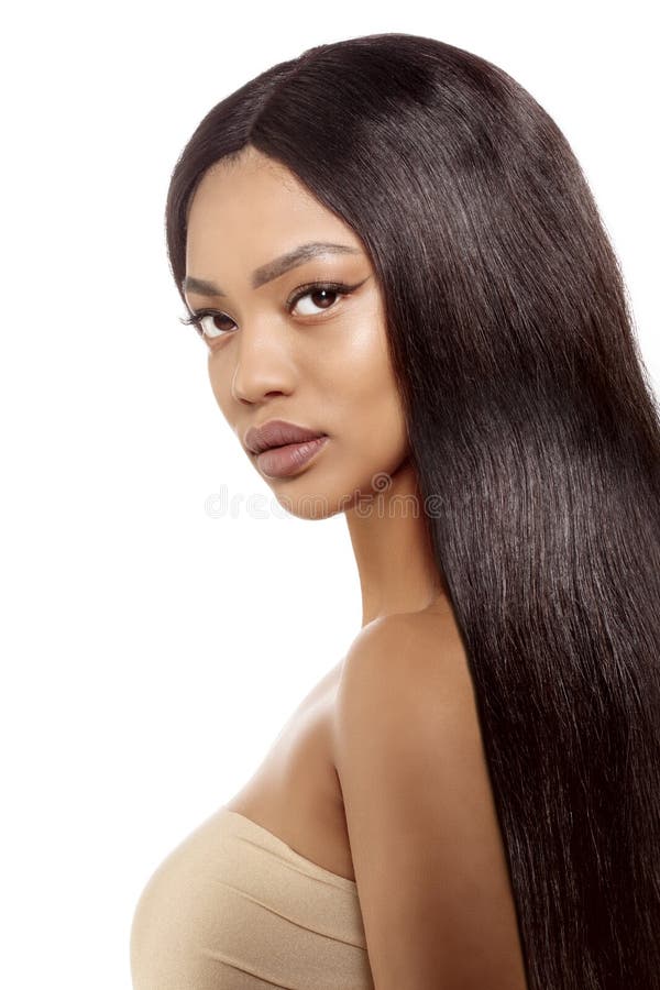 Belleza De Piel Negra Mujer Afroétnica Cara Femenina Modelo Joven  Afroamericano Con Pelo Largo Imagen de archivo - Imagen de pelo, muchacha:  171499955