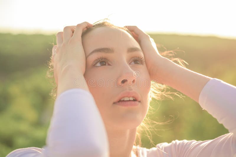 Belleza hecha frente fresca Mirada de la belleza del modelo del skincare Mujer bonita Mujer linda con maquillaje natural Muchacha fotos de archivo Belleza hecha frente fresca Mirada de la belleza del modelo del skincare Mujer bonita Mujer linda con maquillaje natural Muchacha fotos de archivo