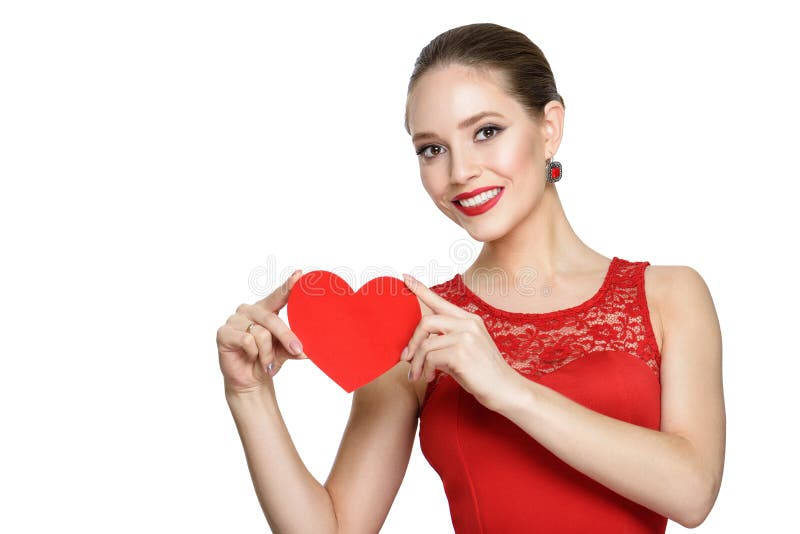 Bellezza col cuore rosso di carta, isolata su sfondo bianco fotografia stock libera da diritti Bellezza col cuore rosso di carta, isolata su sfondo bianco fotografia stock libera da diritti