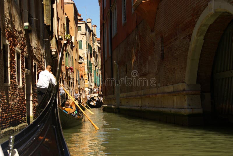 Bellezza dell'Italia, barche sulla via del canale a Venezia, Venezia immagini stock libere da diritti Bellezza dell'Italia, barche sulla via del canale a Venezia, Venezia immagini stock libere da diritti