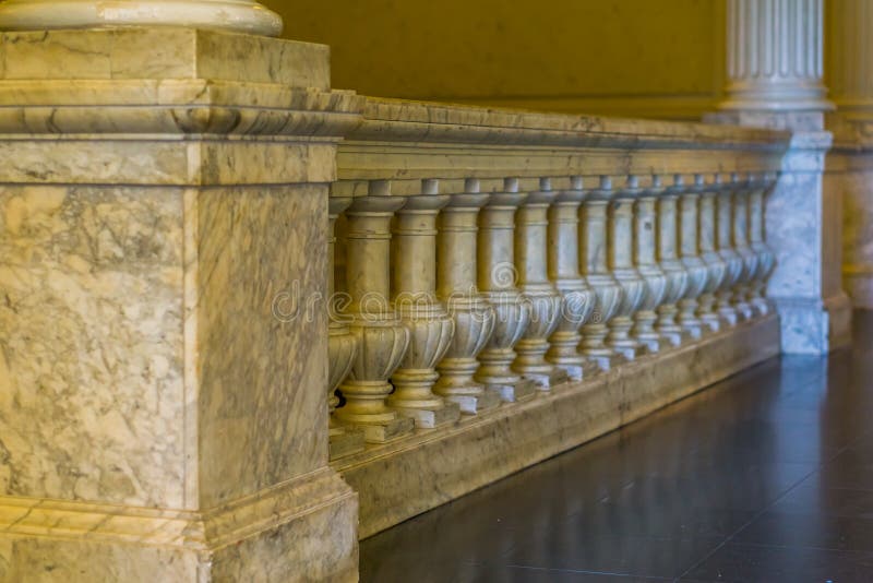 Bellissima architettura in stile romano, Marble Railway, Classic Interior fotografie stock libere da diritti Bellissima architettura in stile romano, Marble Railway, Classic Interior fotografie stock libere da diritti