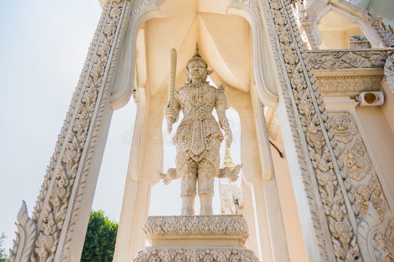 Bellissima arte di modellazione nel tempio, Thailandia fotografie stock libere da diritti Bellissima arte di modellazione nel tempio, Thailandia fotografie stock libere da diritti