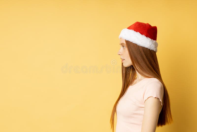 Bellissima modella caucasica con cappello da santa immagine stock Bellissima modella caucasica con cappello da santa immagine stock