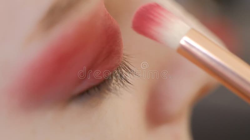 Bellissima trucco per le vacanze di Brown Riproduzione in primo piano Young Woman Occhmacro Occhi fumanti Makeup