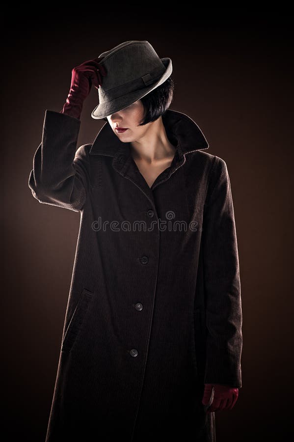 Bello agente investigativo della donna alla moda fotografia stock Bello agente investigativo della donna alla moda fotografia stock