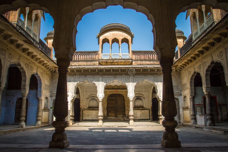 Bello cortile nel palazzo di Amber Fort immagini stock libere da diritti Bello cortile nel palazzo di Amber Fort immagini stock libere da diritti