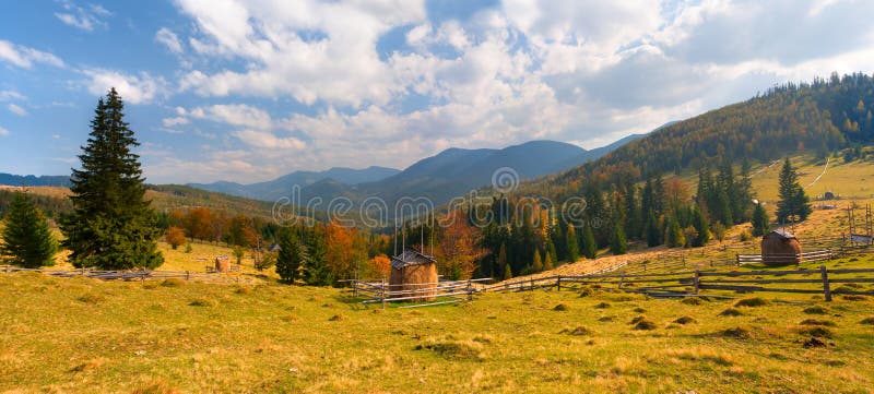 Bello paesaggio di autunno immagini stock Bello paesaggio di autunno immagini stock