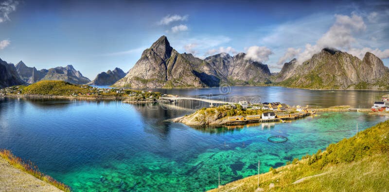 Bello paesaggio, Reine, panorama, Lofoten immagini stock libere da diritti Bello paesaggio, Reine, panorama, Lofoten immagini stock libere da diritti