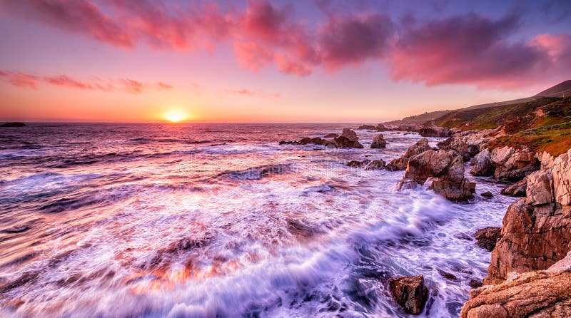 Bello tramonto sopra la costa di California fotografie stock Bello tramonto sopra la costa di California fotografie stock