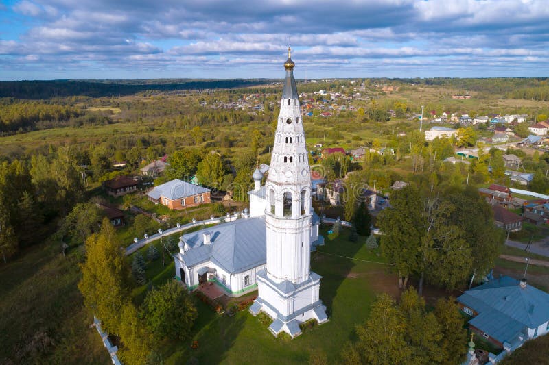 Belltower der Retter-Transfigurations-Kathedralenluftvermessung Sudislavl, Russland lizenzfreies stockfoto Belltower der Retter-Transfigurations-Kathedralenluftvermessung Sudislavl, Russland lizenzfreies stockfoto