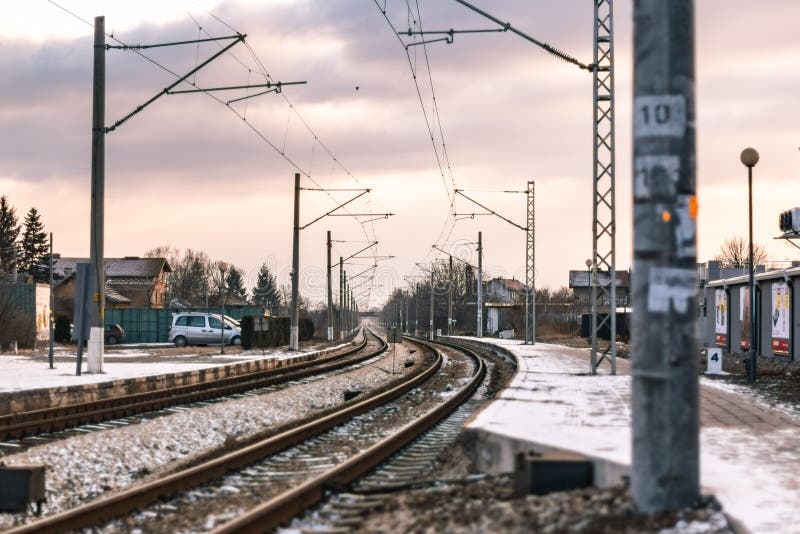 Banco de imagens : caminho, horizonte, Pista, estrada de ferro, viagem,  distância, veículo, Infinito, silêncio, faixa, Trilhos, viajando,  esperança, destino, Travessas, trilhos de trem, transporte ferroviário,  ilusão, Material circulante, Estrutura não