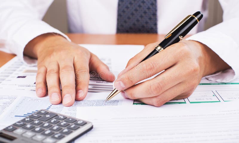 Bemannen Sie das Handeln seiner Buchhaltung, Finanzberaterfunktion stockbilder Bemannen Sie das Handeln seiner Buchhaltung, Finanzberaterfunktion stockbilder