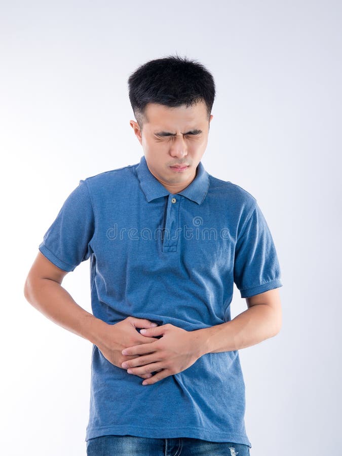 Bemannen Sie das Setzen seiner Hände für Bauch oder der Magenschmerzen auf weißen Hintergrund lizenzfreies stockfoto Bemannen Sie das Setzen seiner Hände für Bauch oder der Magenschmerzen auf weißen Hintergrund lizenzfreies stockfoto