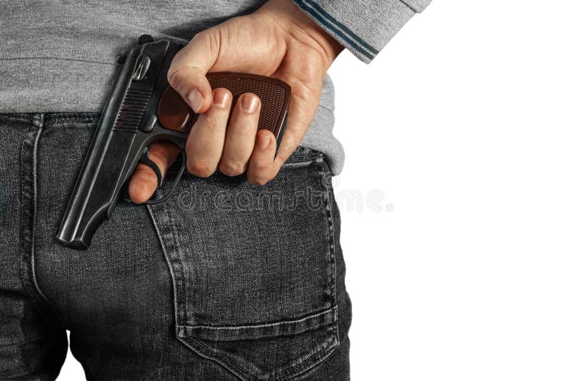 Bemannen Sie ein Gewehr in seiner Hand hinter seinem zurück halten, Großaufnahme lizenzfreie stockfotos Bemannen Sie ein Gewehr in seiner Hand hinter seinem zurück halten, Großaufnahme lizenzfreie stockfotos